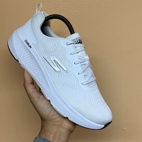 Skechers Go Run Elevate “White Black” - Picture 8 of 17